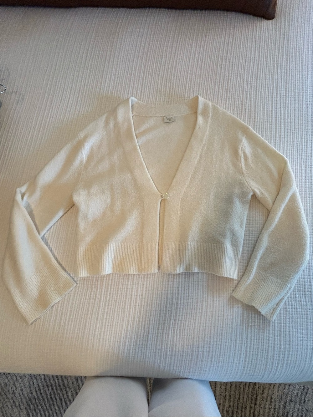 Abercrombie & Fitch Ivory Cropped V-Neck Cardigan